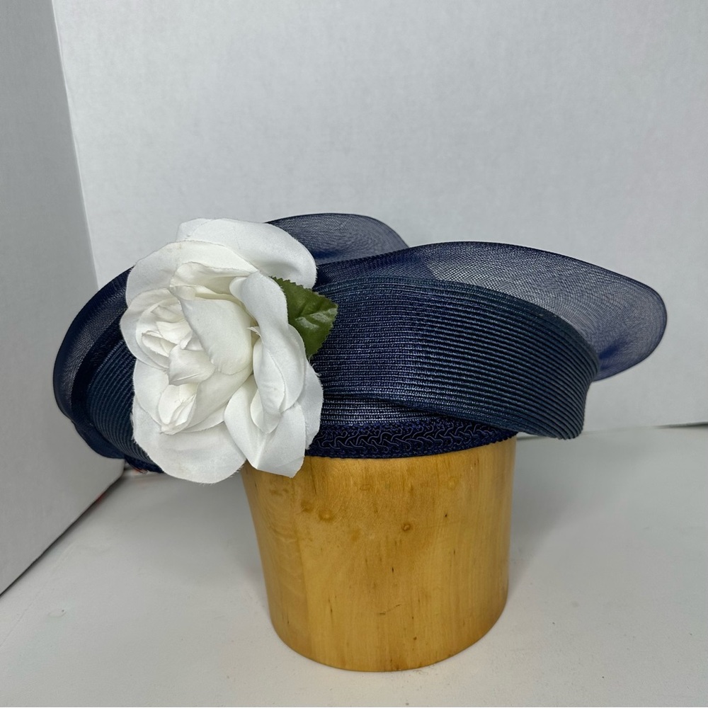 Elegant Vintage Navy Blue Hat with White Flower Accent
